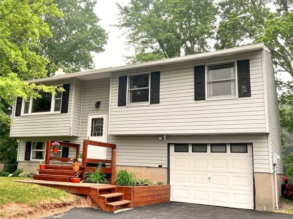 8179 Chianti Cir, Clay, NY 13041
