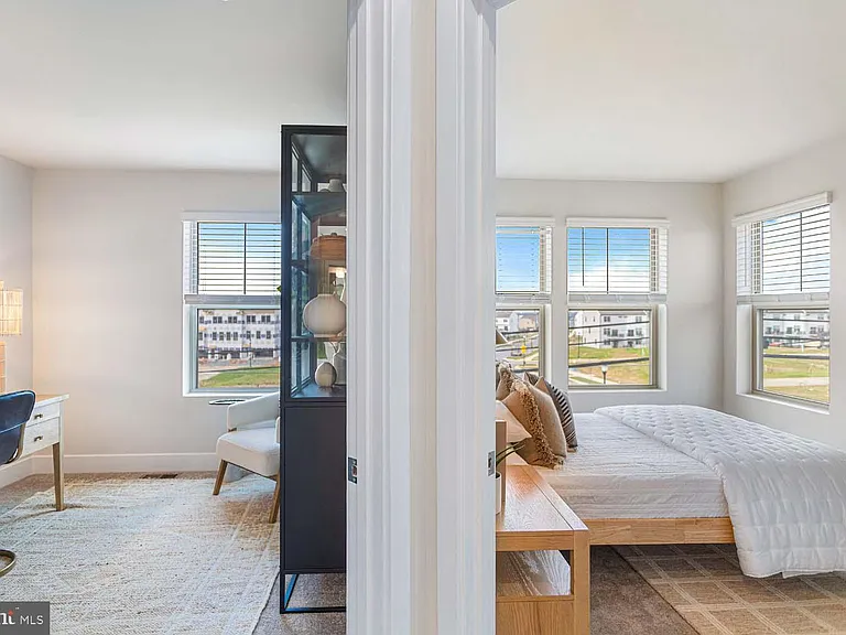207 Matilda — Photo 20