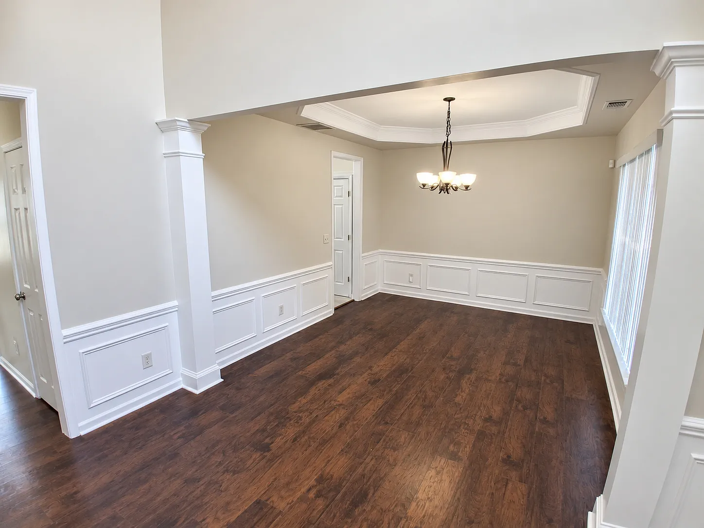 4 bed, 2401 sqft, $3,450 — Photo 4