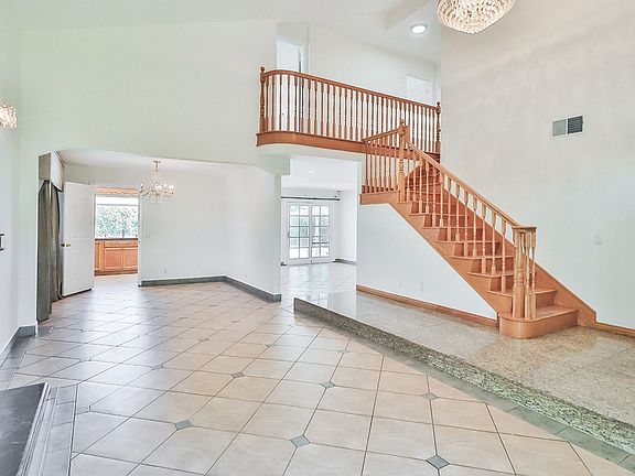 5th image of 6368 Wynne Ave