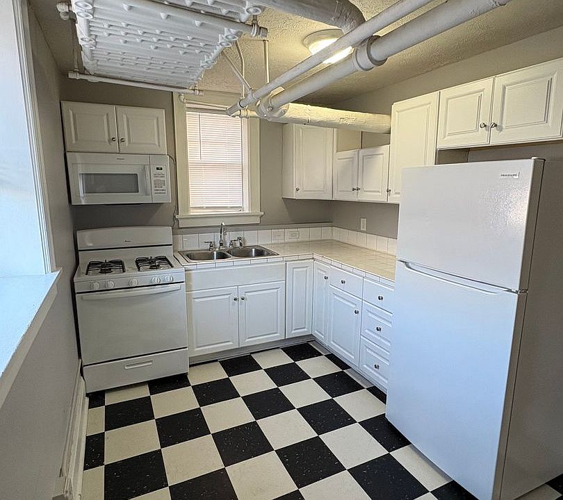 1st image of 3871 Farnam St APT 4A