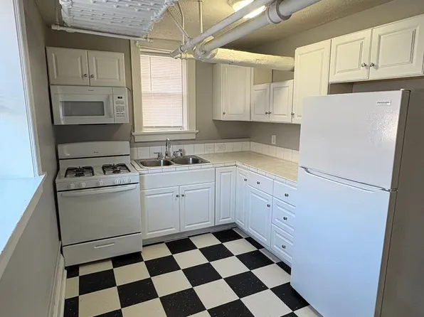 Colbert Apartments (3871 Farnam St.), 3871 Farnam St APT 4A, Omaha, NE 68131