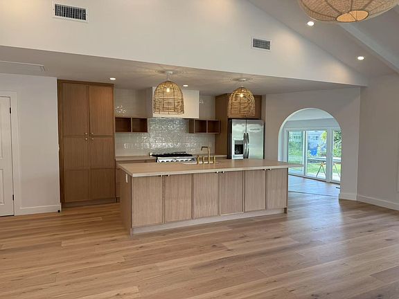 5th image of 207 Milford Dr