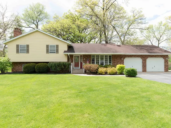 10594 Grover Oaks Rd, Roscoe, IL 61073