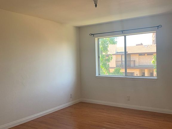 5th image of 614 N Mar Vista Ave APT 4