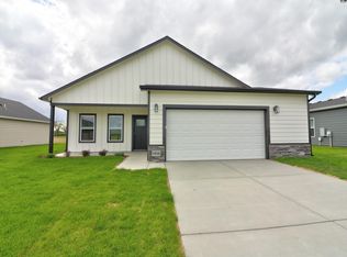 1053 Clubhouse Dr, McPherson, KS 67460
