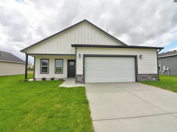 1053 Clubhouse Dr, McPherson, KS 67460