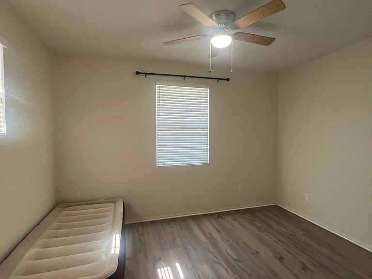 27922 Crescent Ct — Photo 14