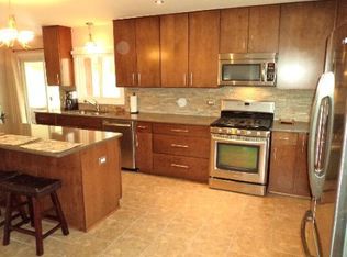 606 Fawn Ct, Dundee, IL 60118