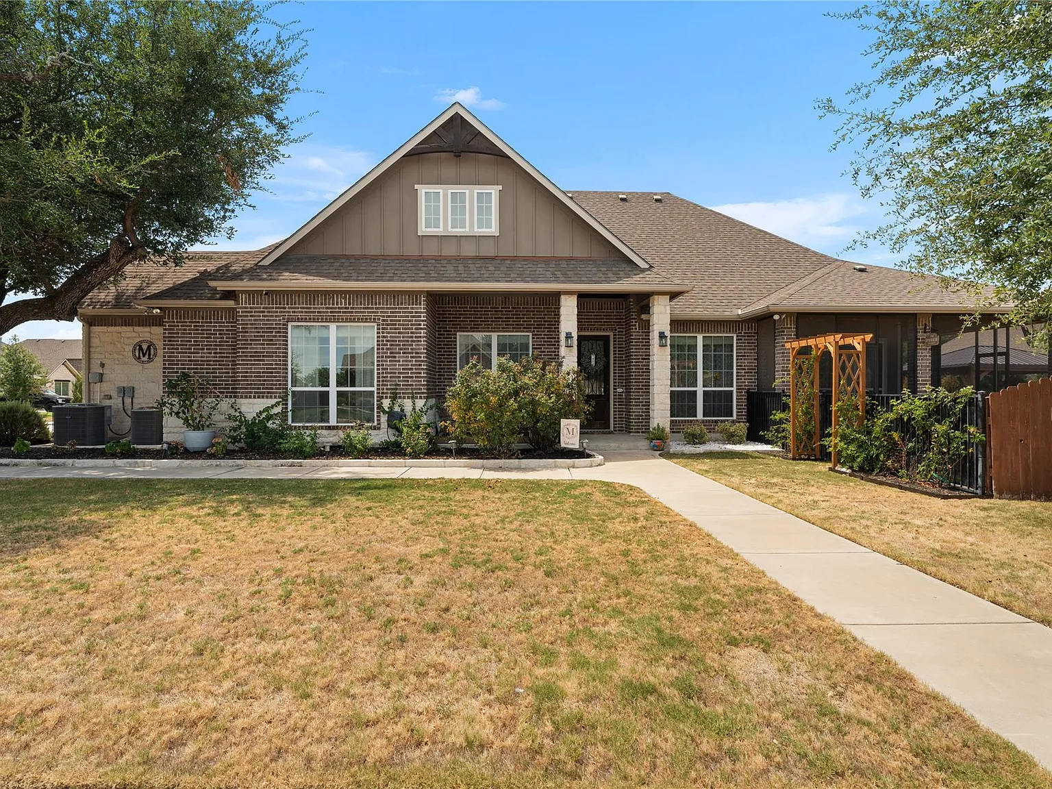 3 bed, 2.5 bath, 2429 sqft, $2,800 — Photo 1