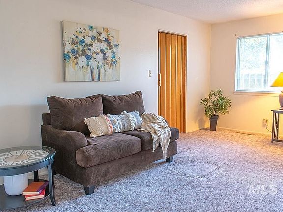 3rd image of 1524 Falls Ave E