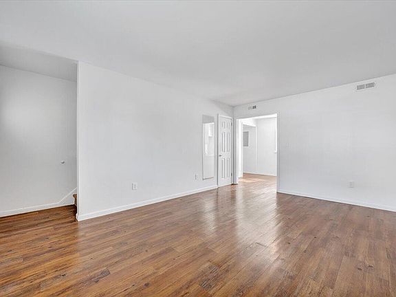 4th image of 3101 Yardley Dr NW #&-3103