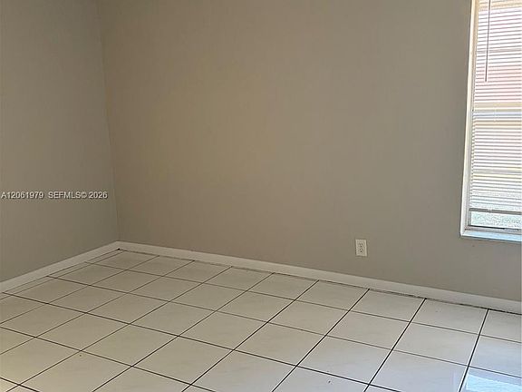 4th image of 1440 SW 41st Ave #1-2