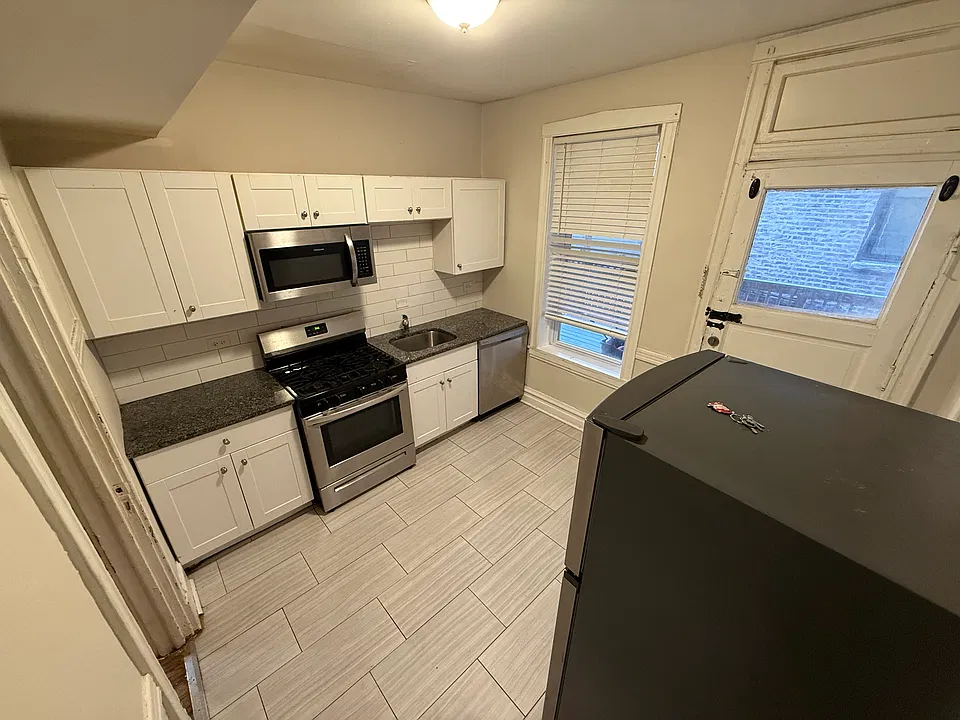 2257 S Oakley Ave #1