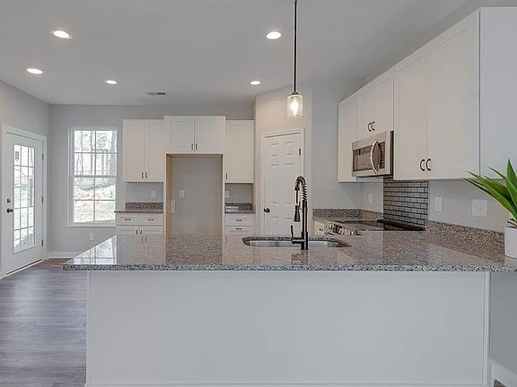 5th image of 106B Crosby Cir