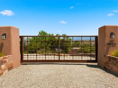 327 Tano Rd, Santa Fe, NM, 87506