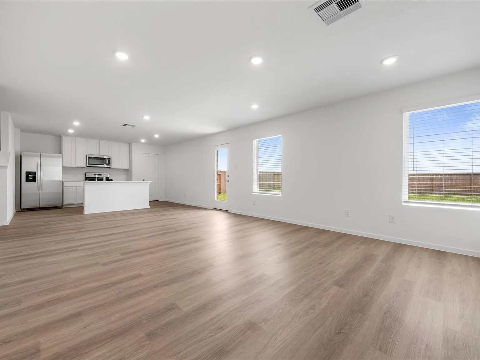 5 bed, 3.0 bath, $2,600 — Photo 3