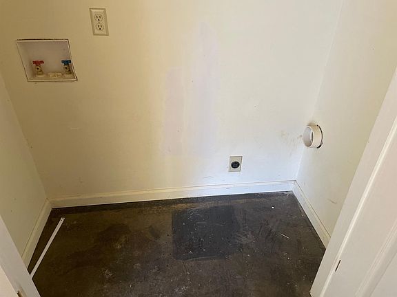 5th image of 125 Lauren Ln