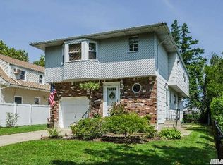 8 Everdell Rd, East Rockaway, NY 11518