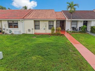 Lakewood Townhouse, Miami, FL 33175