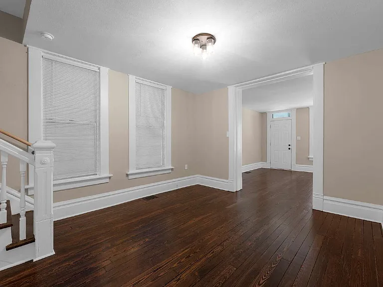 113-115 W Park Ave #113 — Photo 9