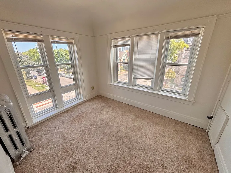 1345 N Astor St — Photo 6