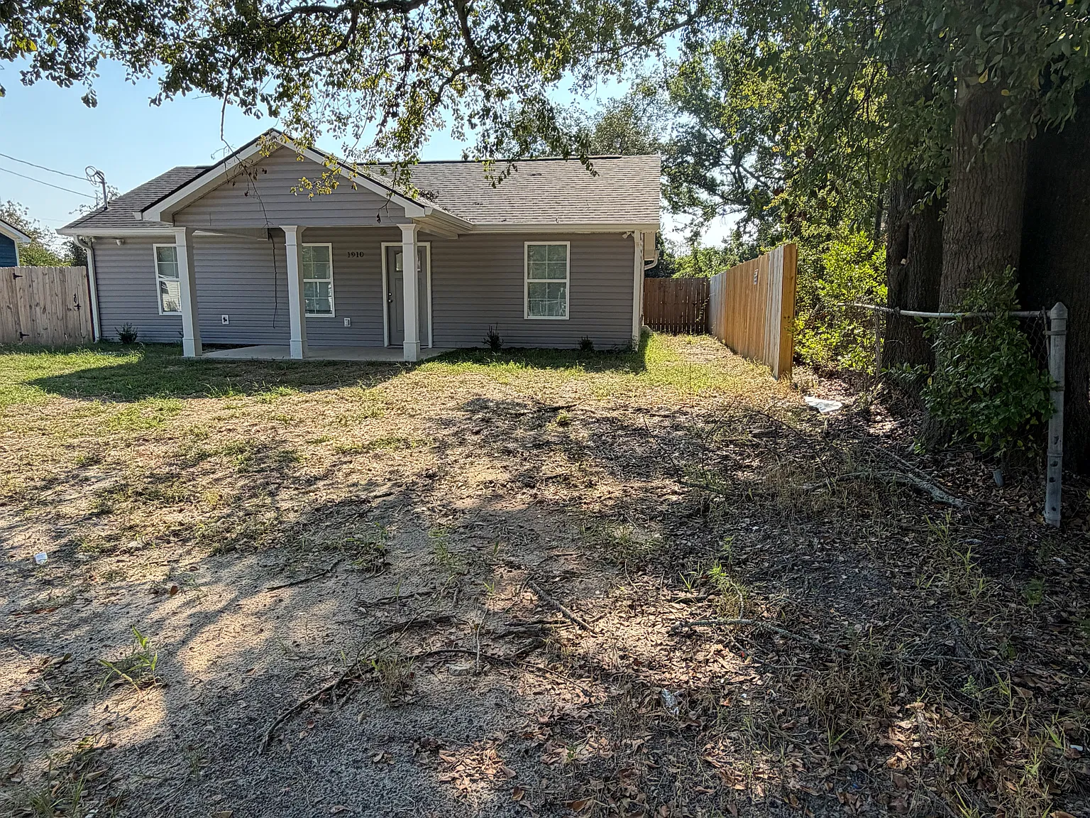 3 bed, 1278 sqft, $1,650 — Photo 2