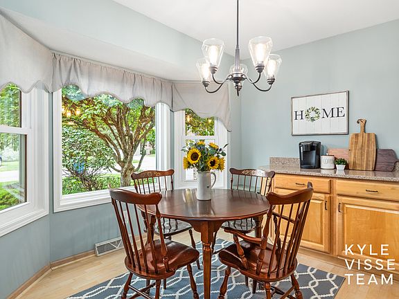 5th image of 3042 Kay Dr SE