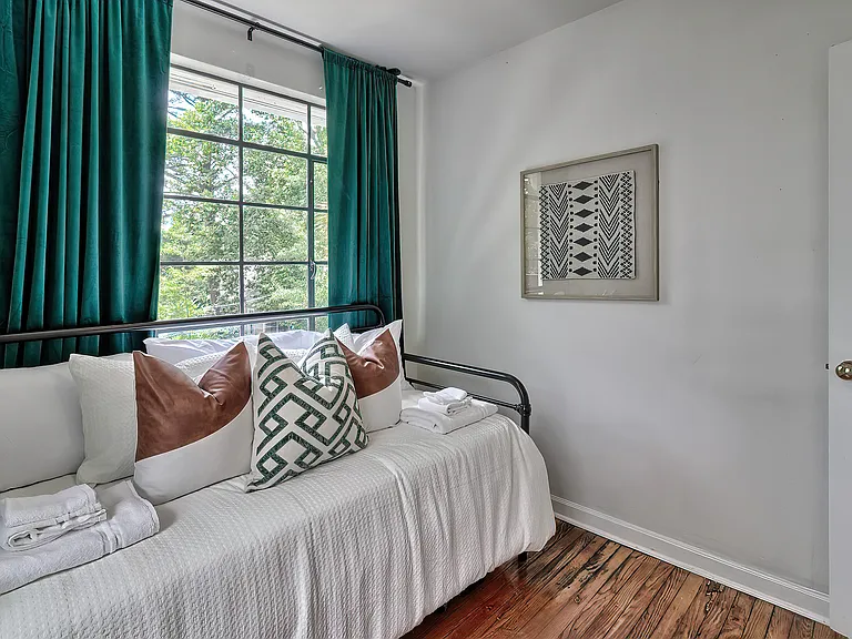 2408 Lincoln St — Photo 20
