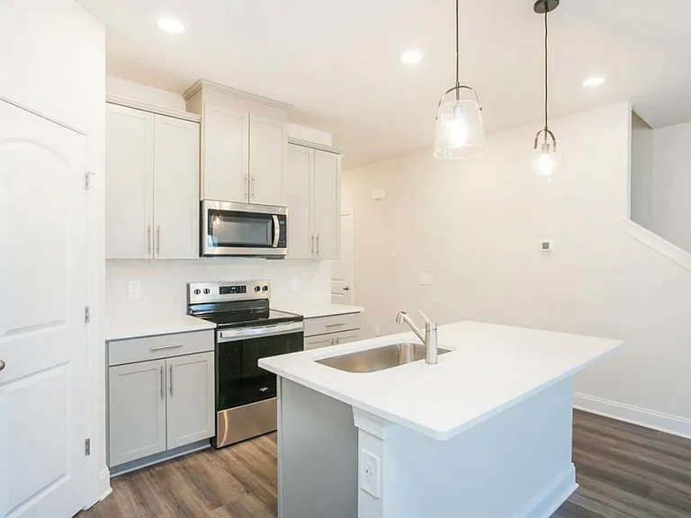2304 Yukon Ct — Photo 7