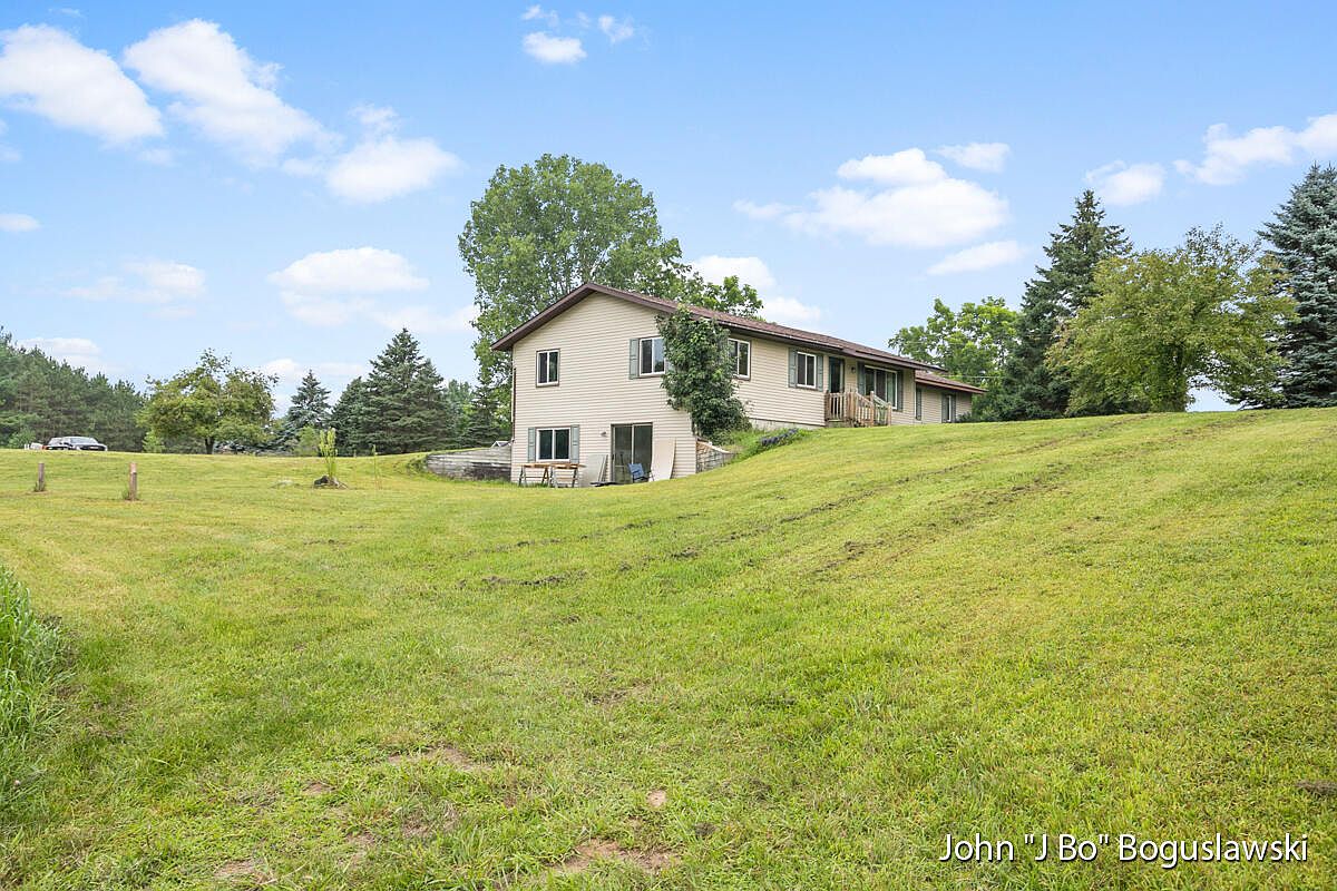 10809 Mills Rd NE, Greenville, MI 48838 MLS 23029441 Zillow