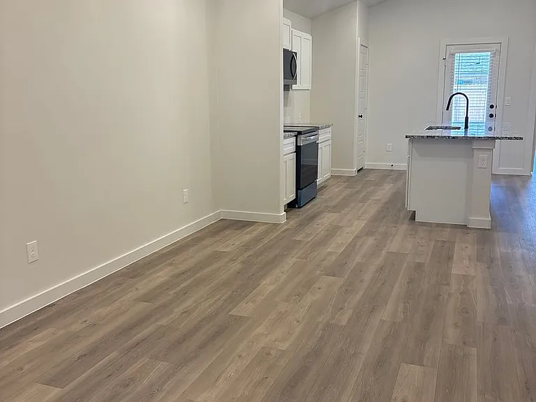 2137 Langford Ave — Photo 2