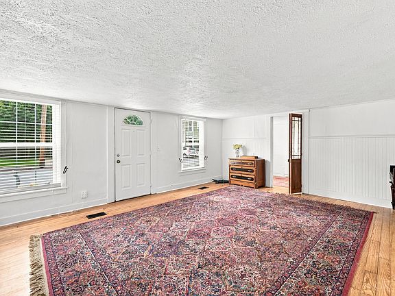 3rd image of 370 North St