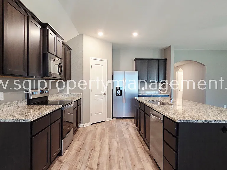 942 Primrose Dr — Photo 6