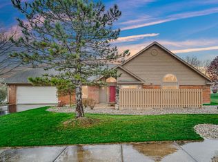 939 Westminster Ln, Munster, IN 46321