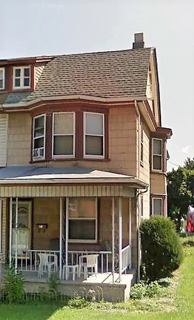 4 Bedroom — Photo 1