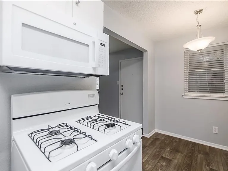 2401 Manor Rd #121 — Photo 10
