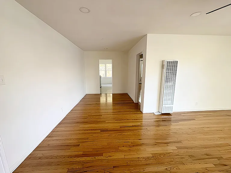 215 N Kenmore Ave #D — Photo 2