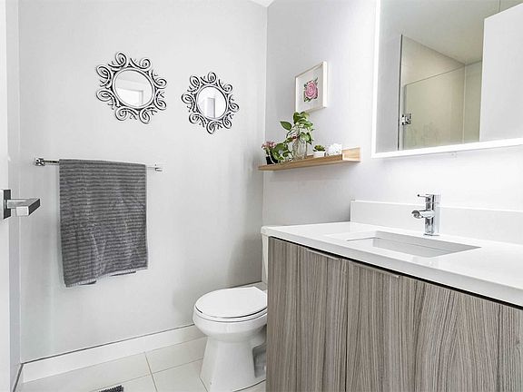 4th image of 223 Saint Clair Ave W #216