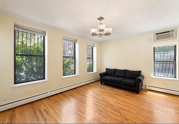 4th image of 361 Manhattan Ave #A