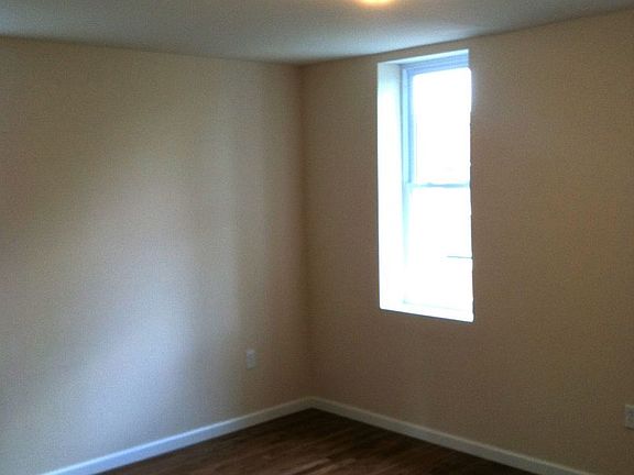 3rd image of 721 S 52nd St Floor 2