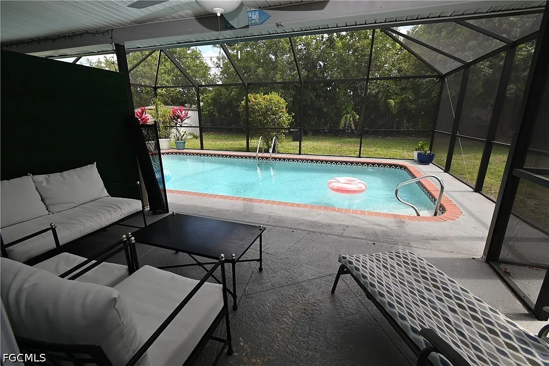 3 bed, 2.0 bath, 855 sqft, $1,395 — Photo 1