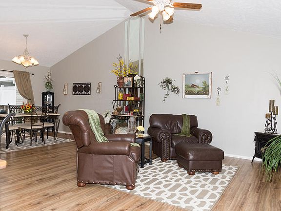 2nd image of 456 Woodland Dr