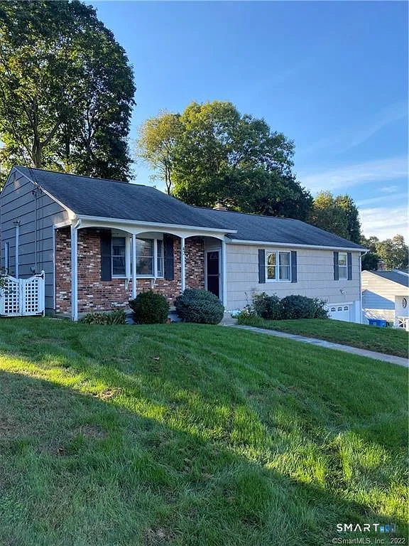 4 bed, 2.5 bath, 1432 sqft, $2,600 — Photo 2