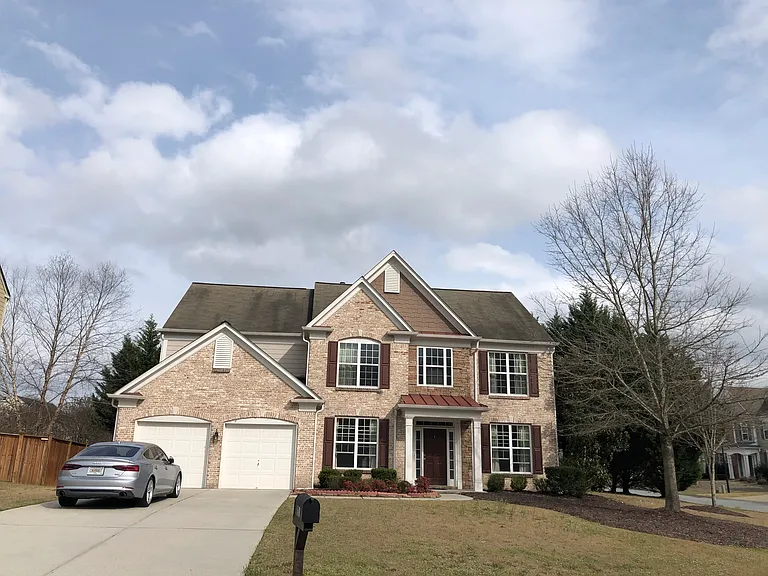 735 Mayfair Ct — Photo 3