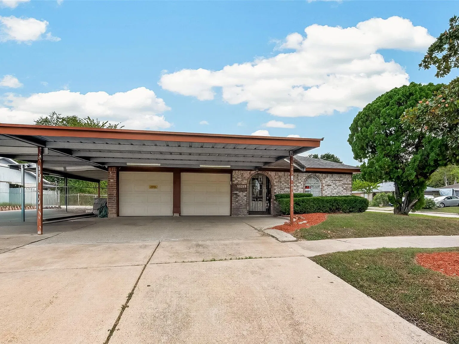 3 bed, 2.5 bath, 1270 sqft, $2,000 — Photo 2