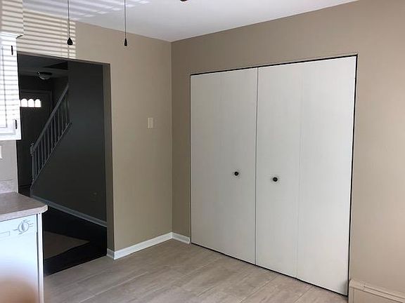 5th image of 1227 Town Crest Dr APT A