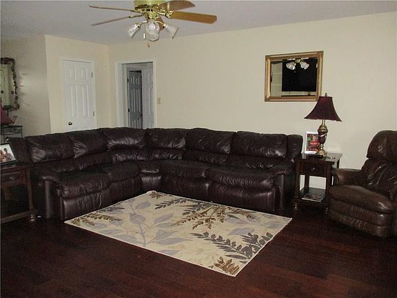 5th image of 424 Riverview Dr