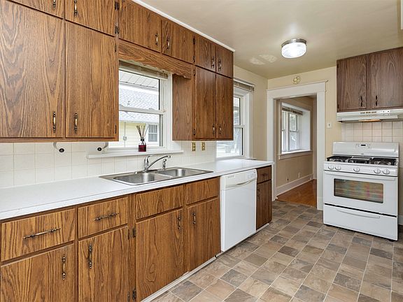 5th image of 3129 SW 12th St