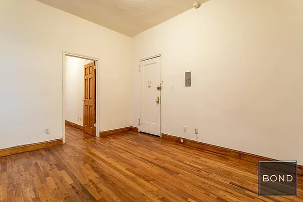 Rented by Bond New York | media 17